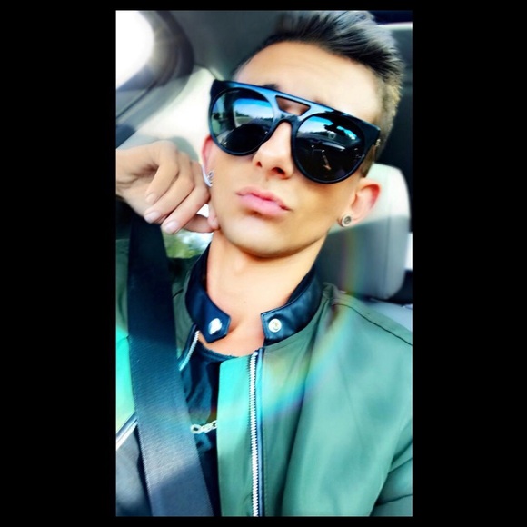 Meet your Posher, Sergio - Picture 3 of 3